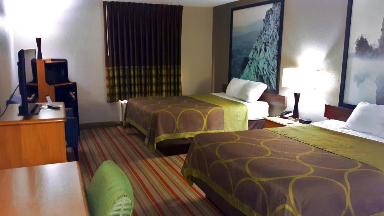 Max Meadows Super 8 By Wyndham Fort Chiswell Wytheville Area מראה חיצוני תמונה