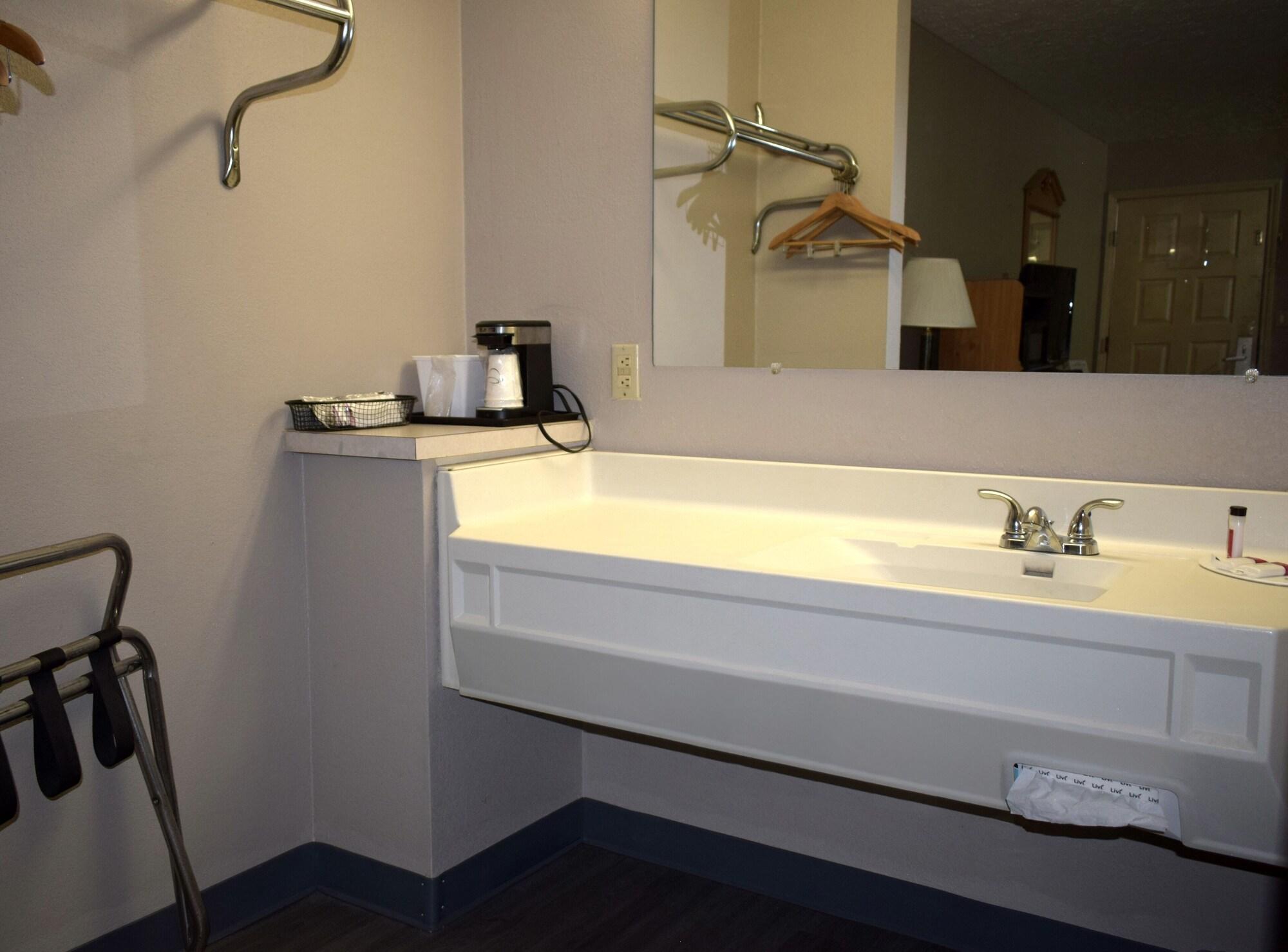 Max Meadows Super 8 By Wyndham Fort Chiswell Wytheville Area מראה חיצוני תמונה