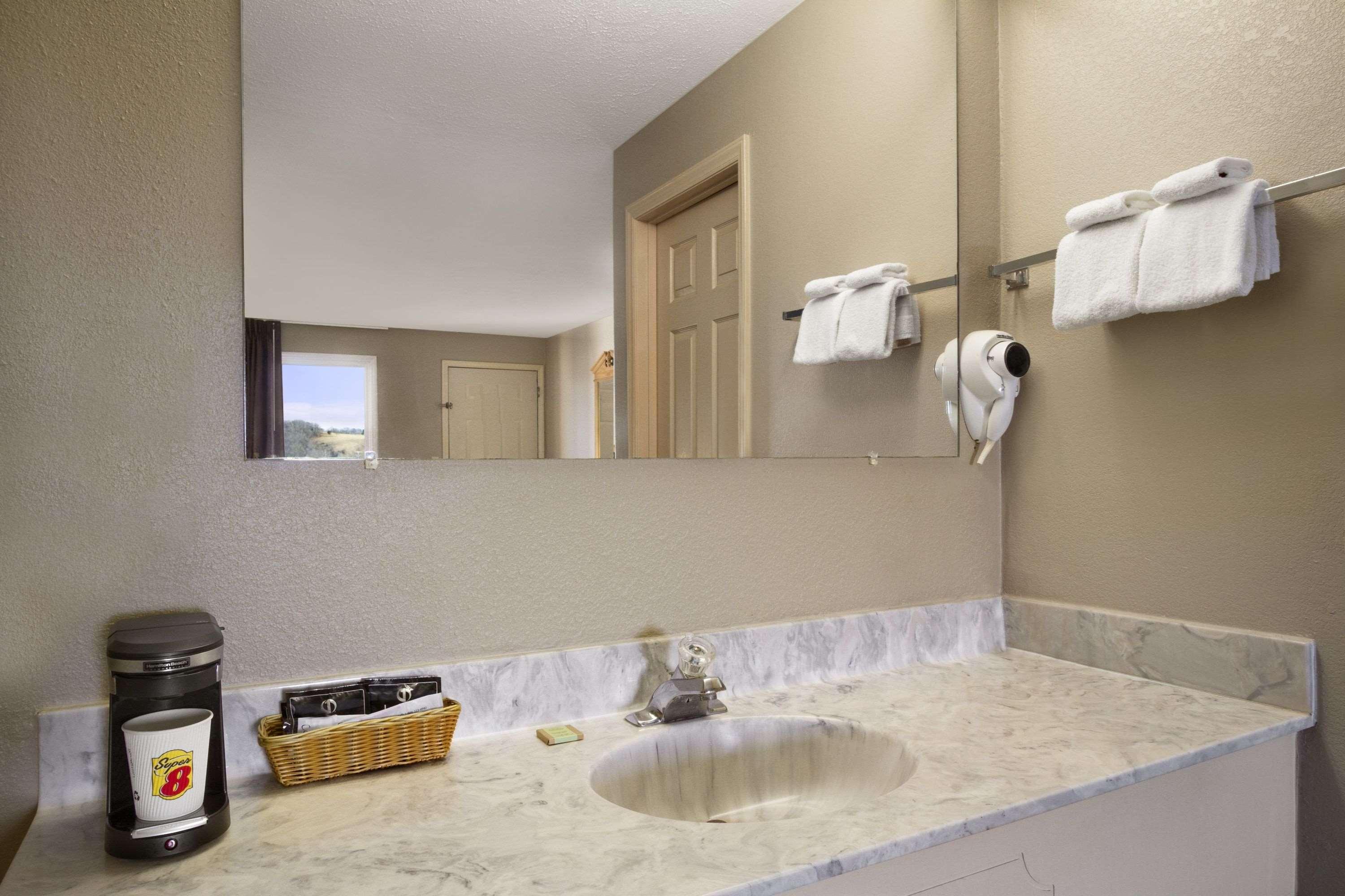 Max Meadows Super 8 By Wyndham Fort Chiswell Wytheville Area מראה חיצוני תמונה