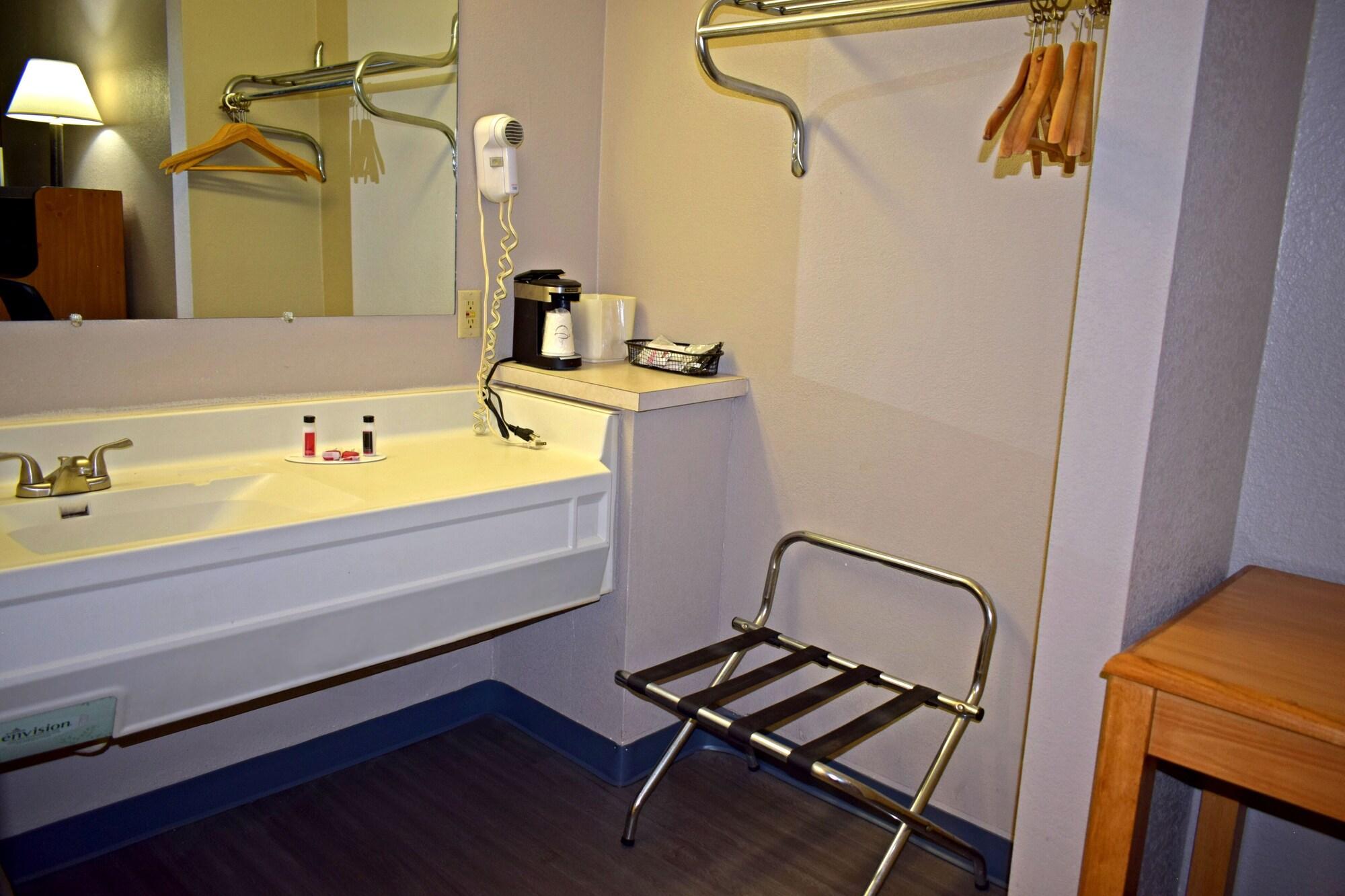 Max Meadows Super 8 By Wyndham Fort Chiswell Wytheville Area מראה חיצוני תמונה